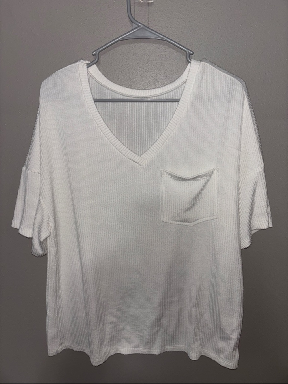 White tshirt v-Neck Short Sleeve Pocket Top - Women